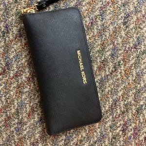 Brand new zipper Michael Kors wallet